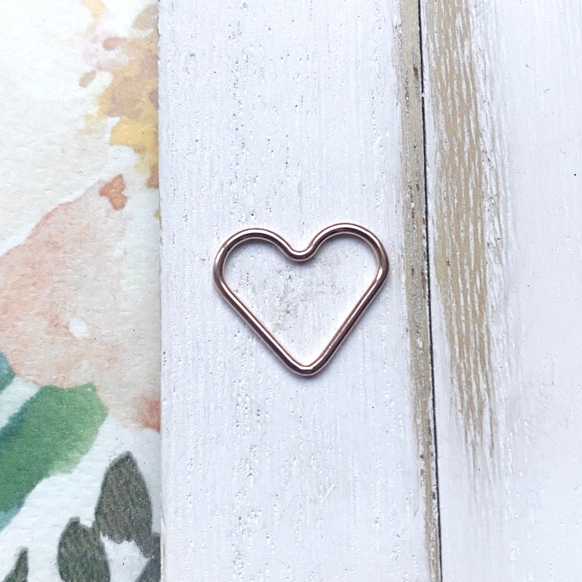 Rose gold-filled open heart charm link, perfect for adding a romantic touch to necklaces, bracelets, or custom jewelry designs